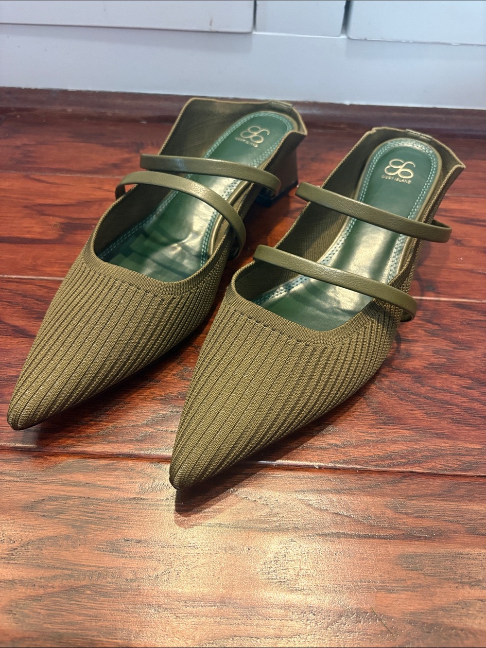 Cosy Island Olive green pointed toe flats